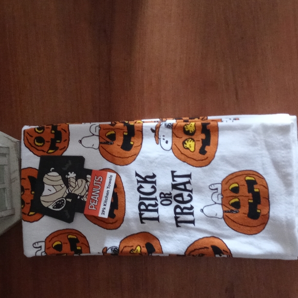 Snoopy Halloween kitchen towels - Picture 1 of 2